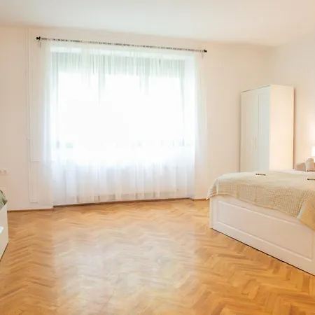 Vadvirag Apartment *